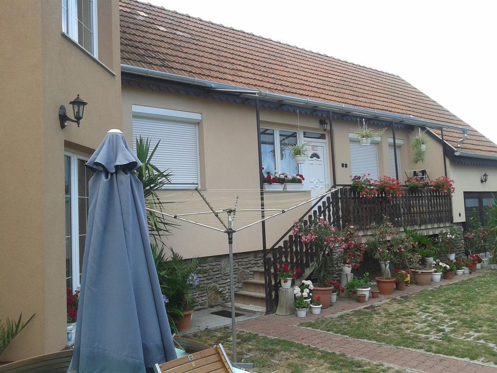 Marika Haus Hotel Buk Exterior photo