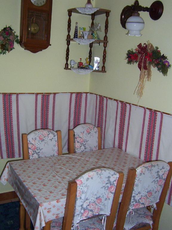 Marika Haus Hotel Buk Room photo