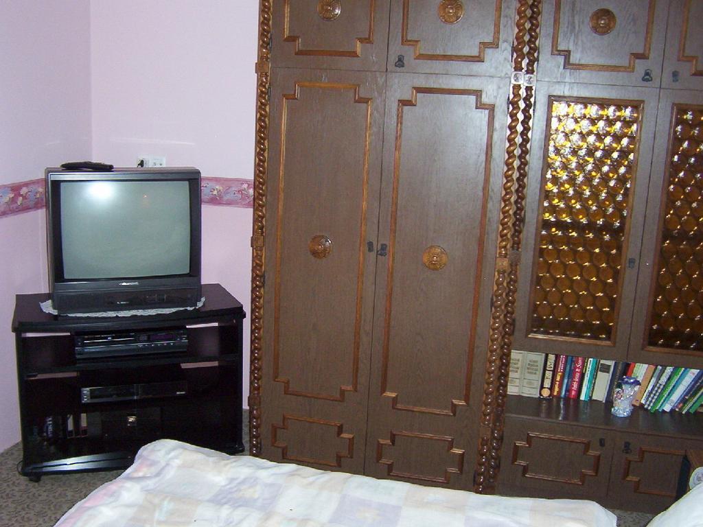 Marika Haus Hotel Buk Room photo