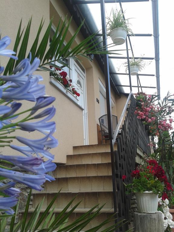 Marika Haus Hotel Buk Room photo