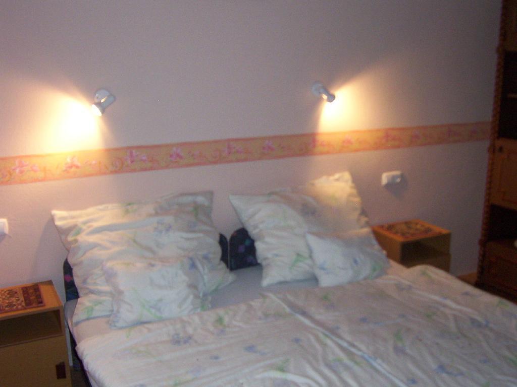 Marika Haus Hotel Buk Room photo