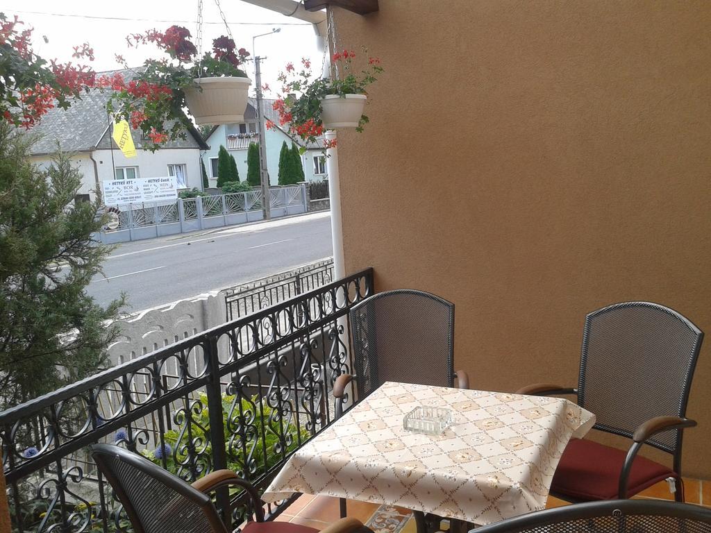 Marika Haus Hotel Buk Room photo